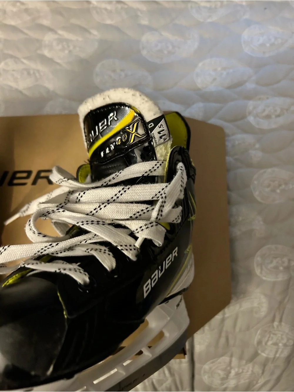 Bauer Kids fly40 11.5Y D Hockey Skates - Vapor Series